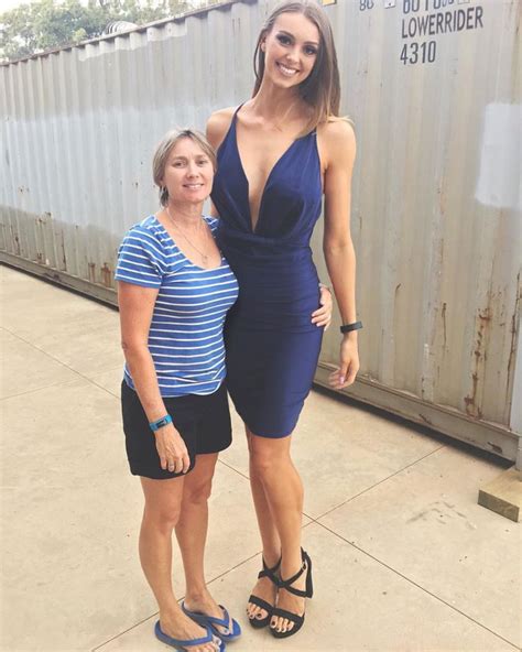 Fight Against Hot Girls Who Is Taller Than You! .